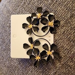 Black and goldtone Earrings